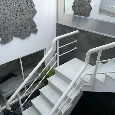 Sea View 2-bedroom Colony Club Apartment
